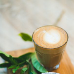 bulletproof coffee: butterkaffee wird serviert